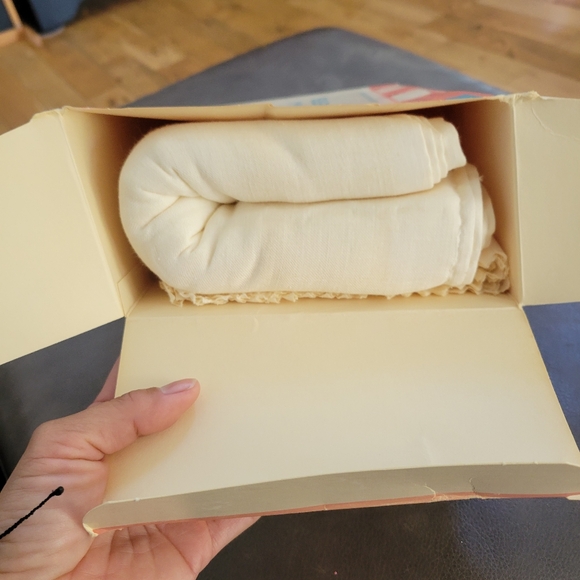 Vintage Curity prefolded stretch diapers - Picture 9 of 10